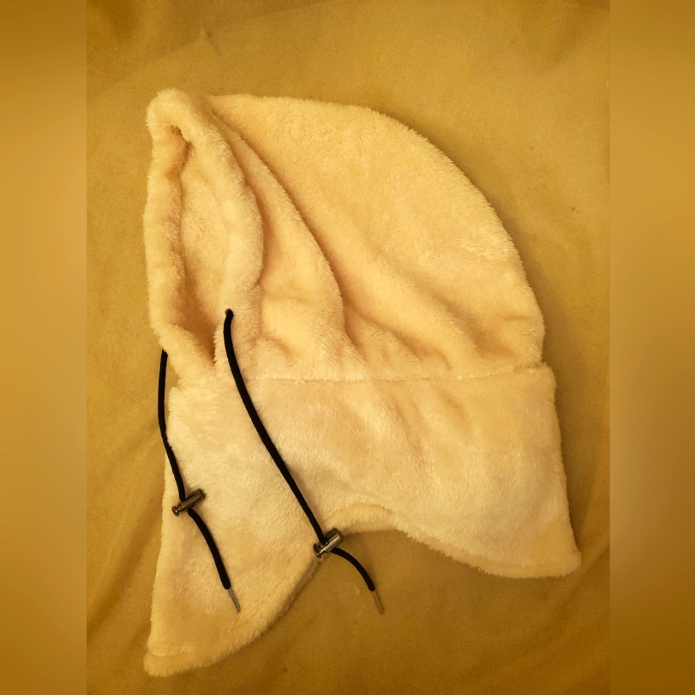 NIP Cozy Cream Fleece Under Collar Hood Scarf with Drawstring